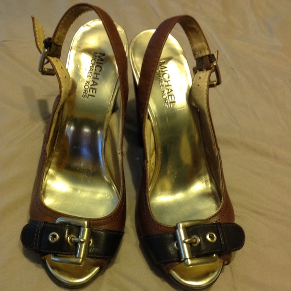 Authentic Michael-Michael Kors Peeped-toe heel. - Picture 2 of 6
